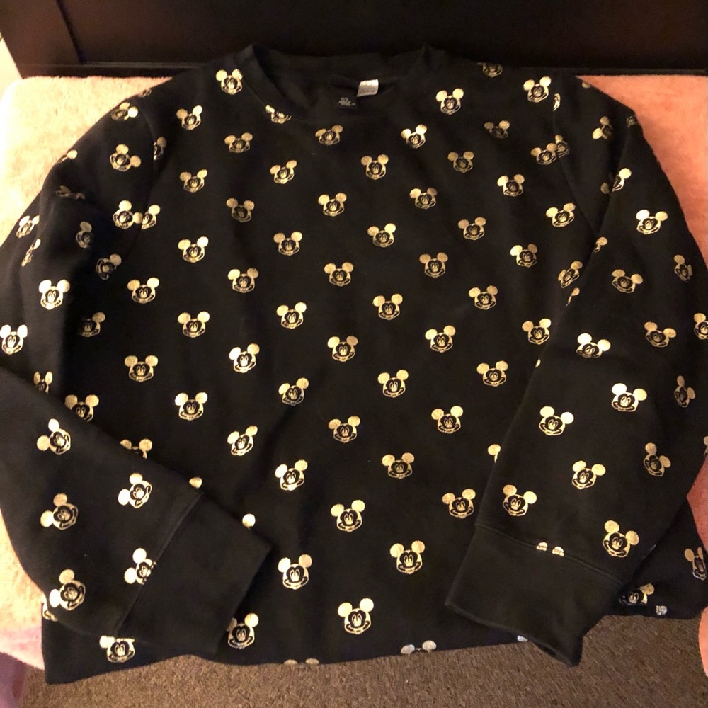 Men’s Mickey Mouse medium sweatshirt